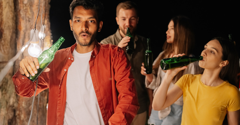 Alcohol poisoning: Symptoms, treatment, and when to go to the ER