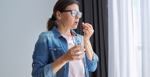 How to stop a cough fast: Medical and natural remedies